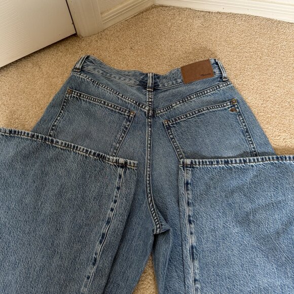 Madewell Curvy Superwide-Leg Jeans in Billings Wash: Airy Denim Edition (27) - Picture 8 of 12